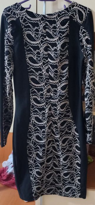 Rochie neagră cu fir auriu