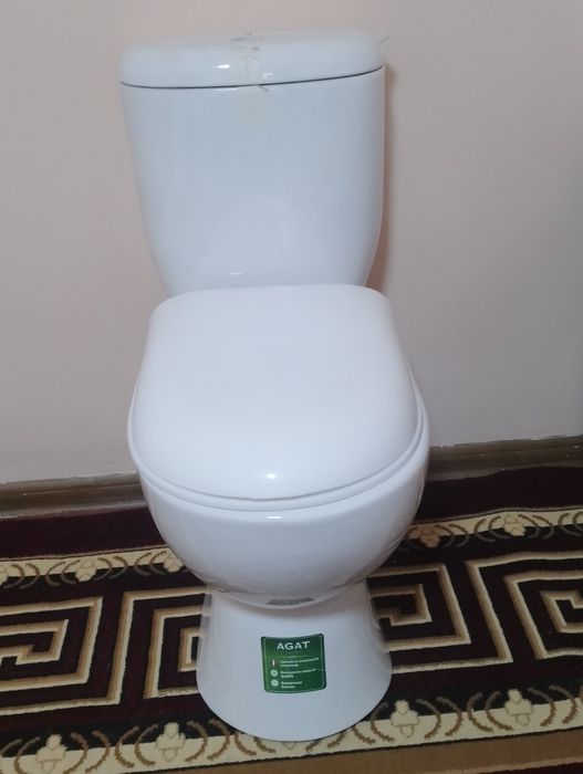 Unitaz sotiladi srochna yangi garnyasi bor 3yil