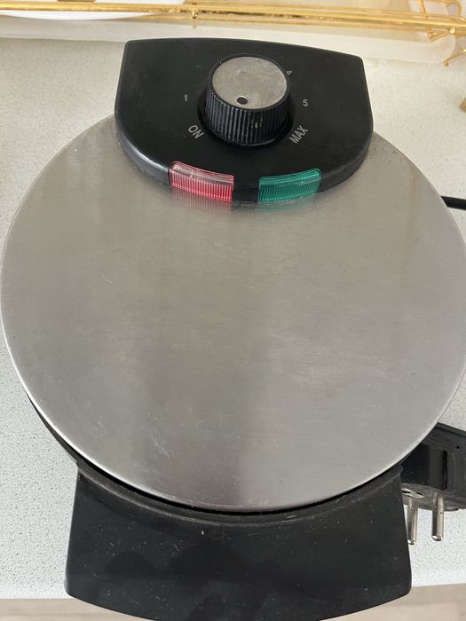 Продам вафельницу в хорошем состоянии