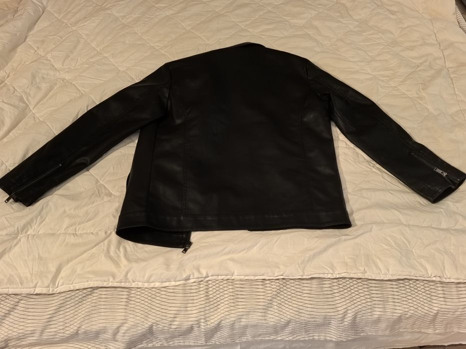 Продавам кожено яке