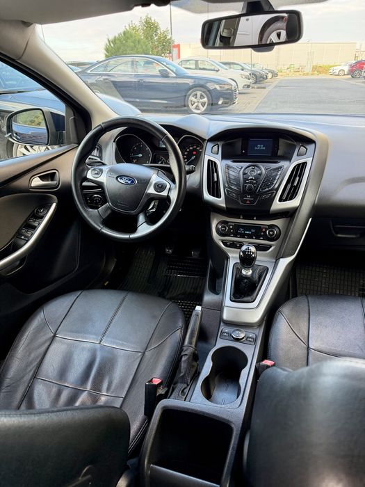 FORD Focus 2011 — imagine 5