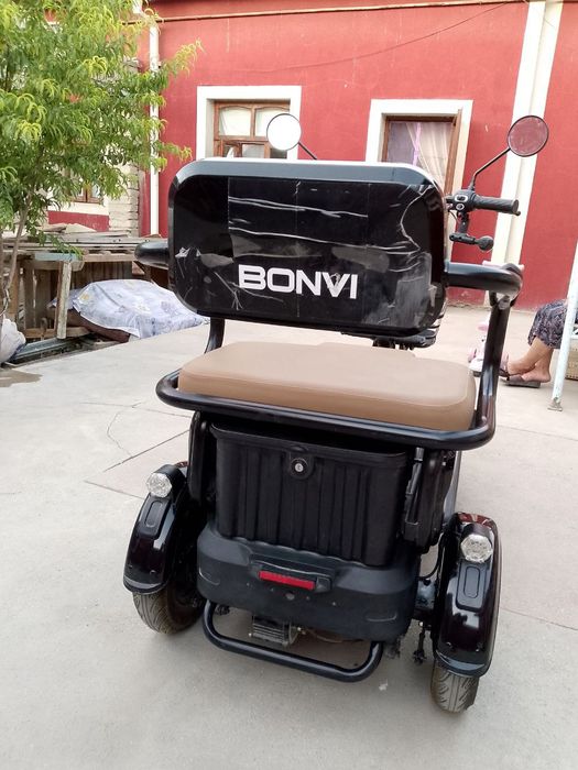 Uch g'ildirakli skuter sotiladi