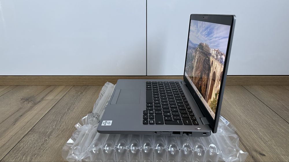 Dell Latitude 5310 13.3” Touch Intel i5-10310u 16GB RAM 256GB SSD 4G