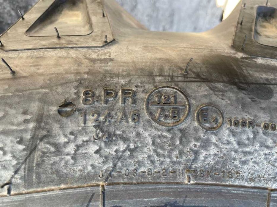 Cauciucuri noi 12.4-32 cu 8 pliuri cu livrare rapida marca BKT