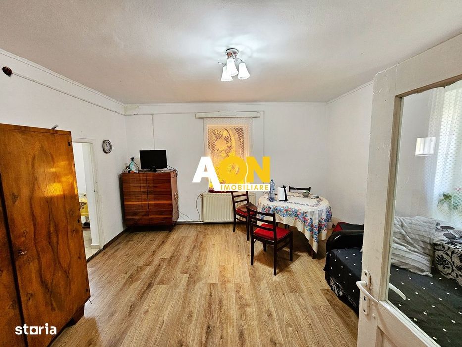 Casa renovata, 2 corpuri de cladire + anexe, 1331 mp teren, Paclisa