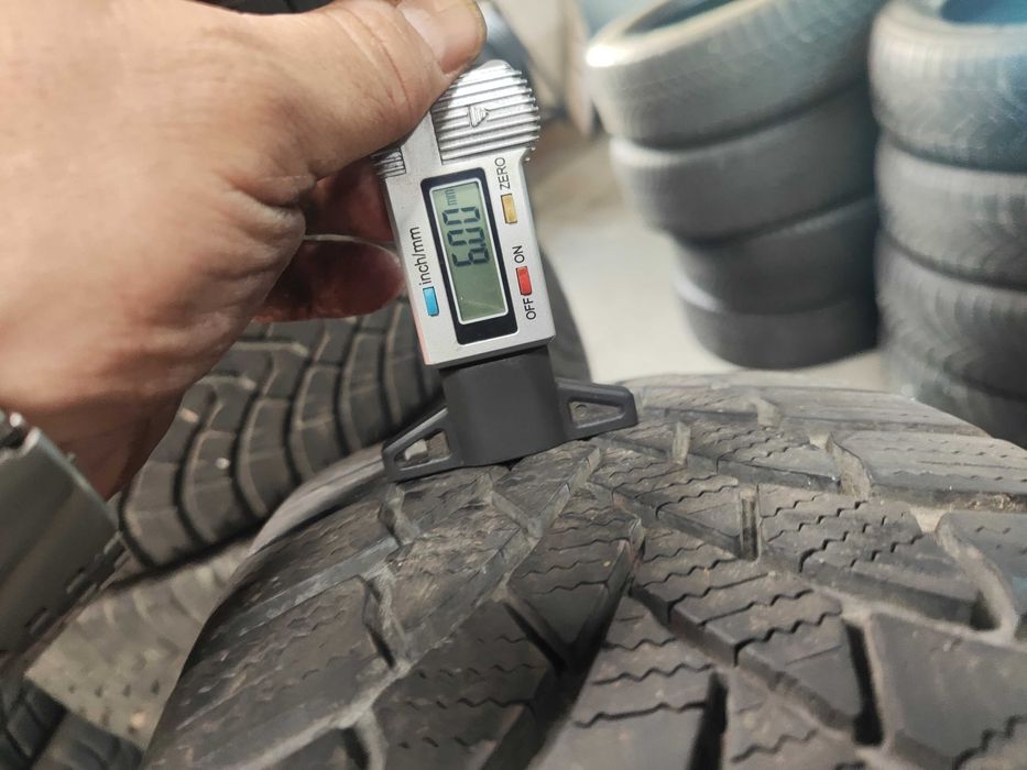 2бр.зимни гуми 215/70/16 Bridgestone