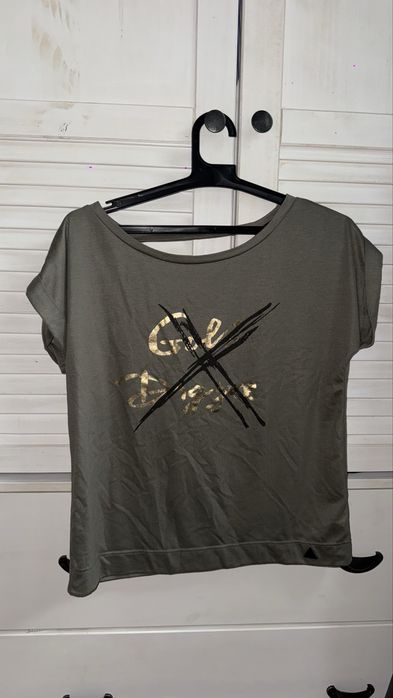 Тениски Guess, Alessa, Calvin Klein, Stradivarius