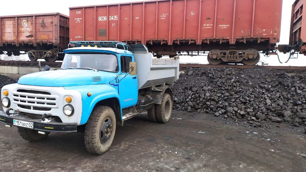 Зил самосвал. Отсев, сникерс доставка.