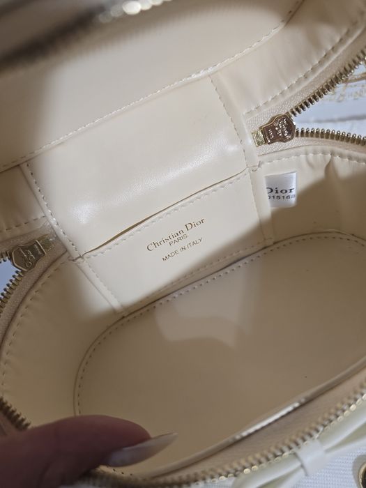 Налична чанта Dior Dioramour лате