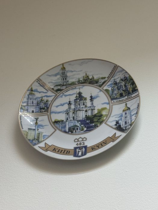 Картина, тарелки (сувениры)