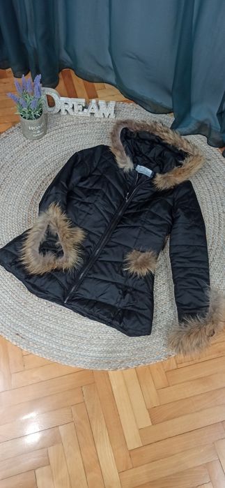 Кокетно черно шушляково яке с естествен пух