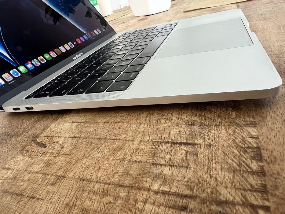 De vanzare MacBook pro 2017 i5