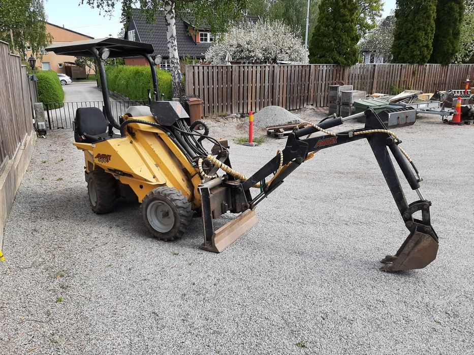 Телескопичен товарач Avant 530 – с множество прикачни устройства