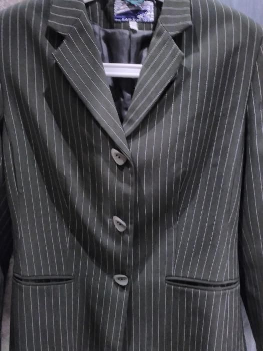 дамски костюм