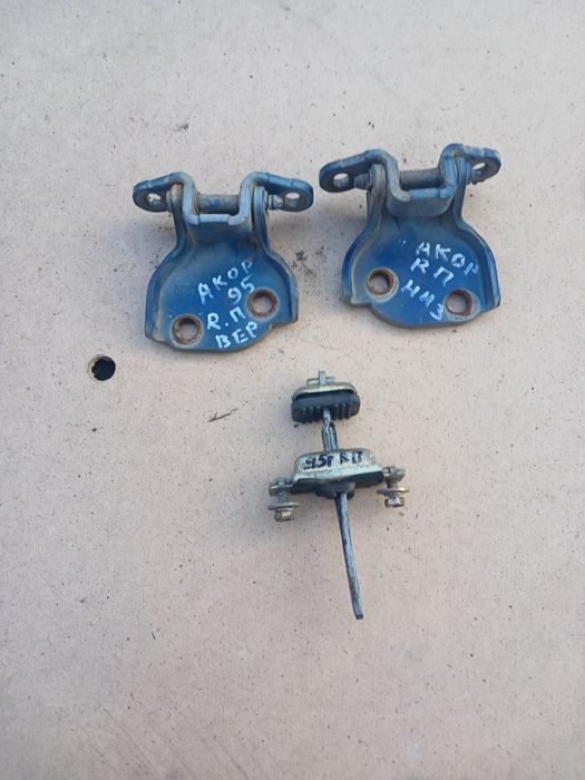 Дверные шарниры Хонда Акорд 1993г