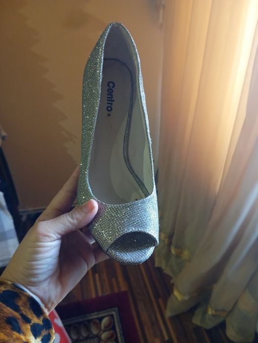 Туфли янги сотилади