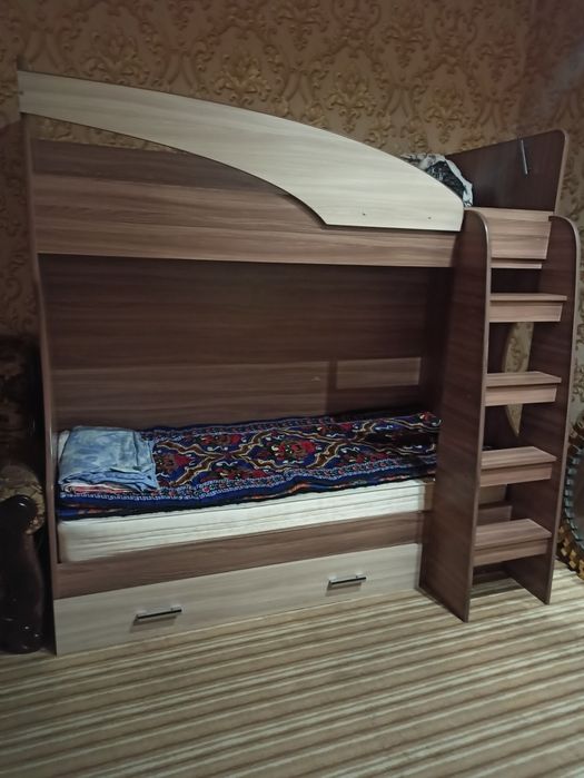 Двухъярусная кровать
