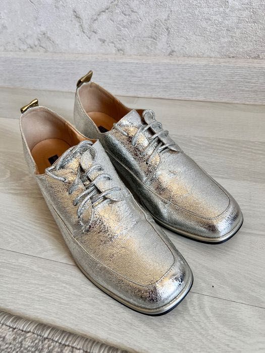 женская обувь серебристая