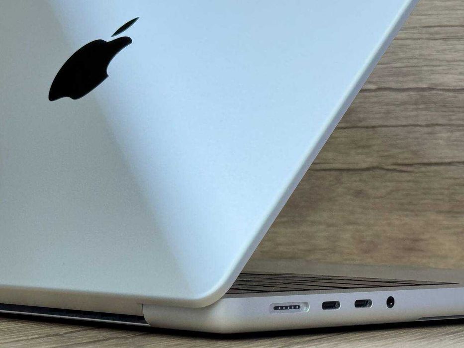 как новый MacBook Pro 14 M5 / 16Gb / 512Gb Silver