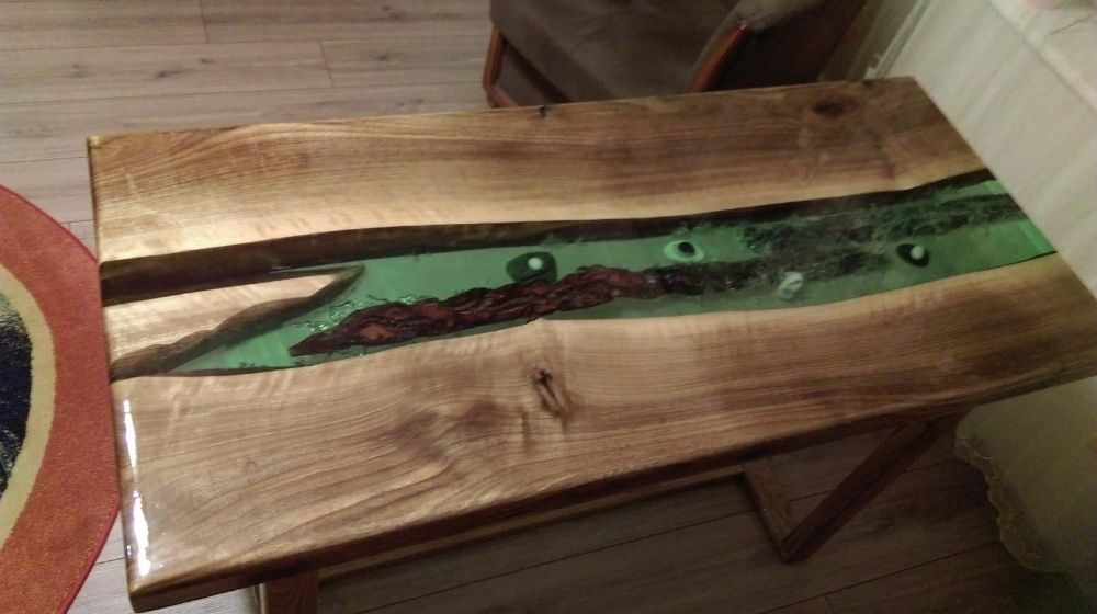 Mese unicat din lemn si rasina epoxidica