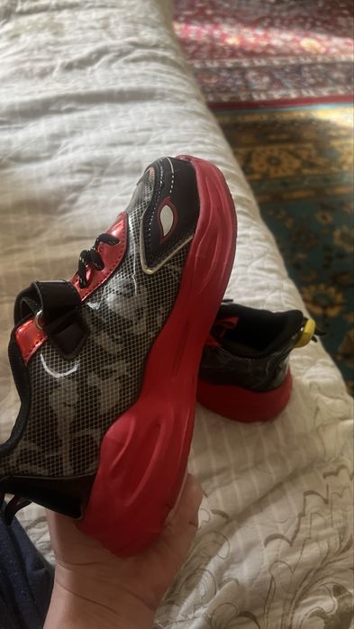 Новые кросовки 30 размера