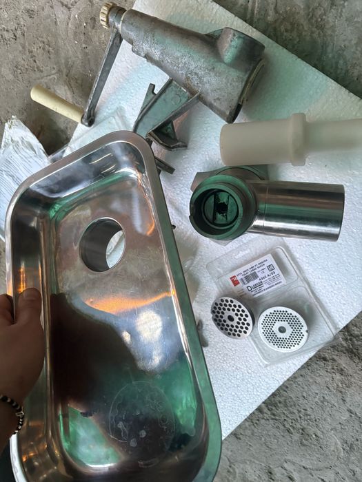 Vand set 4 masini tocat carne carnati 1999 lei noi iasi sau la bucata