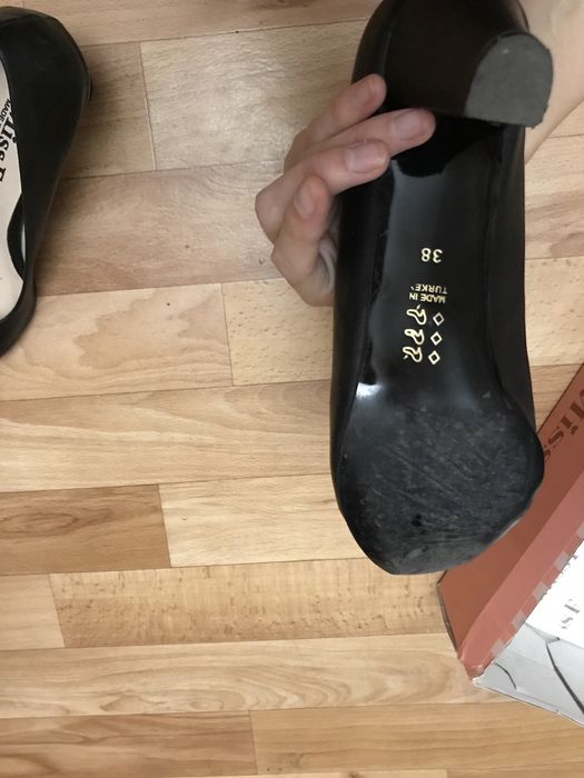 Туфли на среднем каблуке