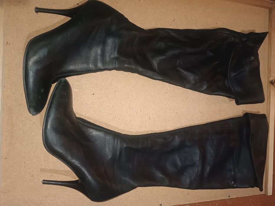 Продам натуральные кожаные сапоги. 38 размер.