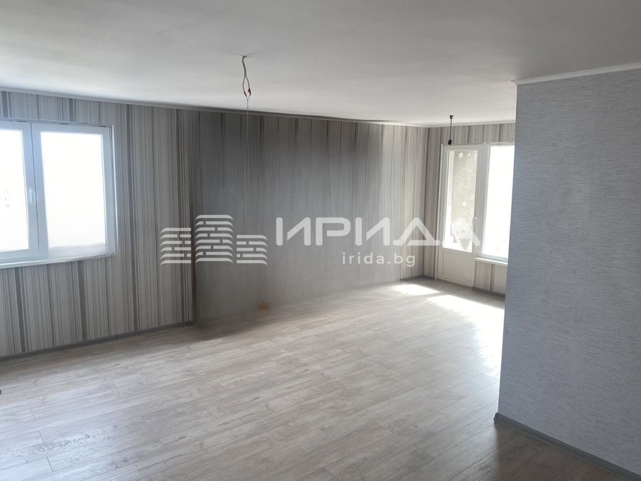 Голям тристаен апартамент в младост 1