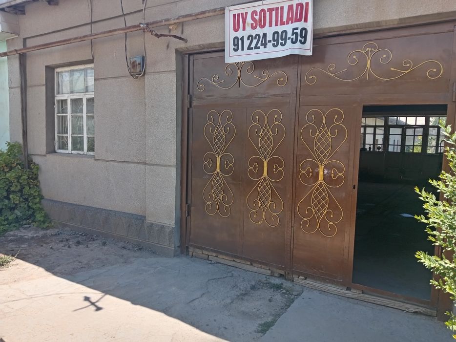 Продаётся дом с участком.