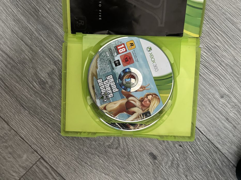 Vând GTA5 xbox 360