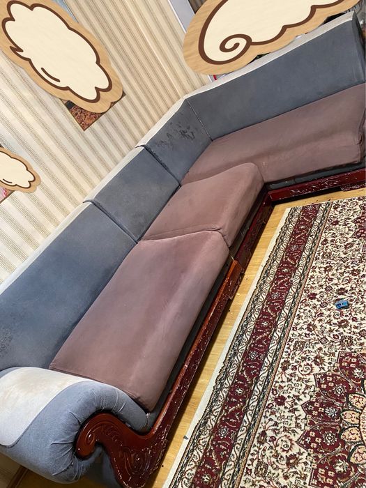 Угловой диван королевский