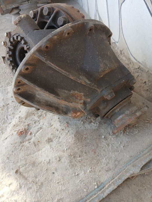 Исузу.  Редуктор