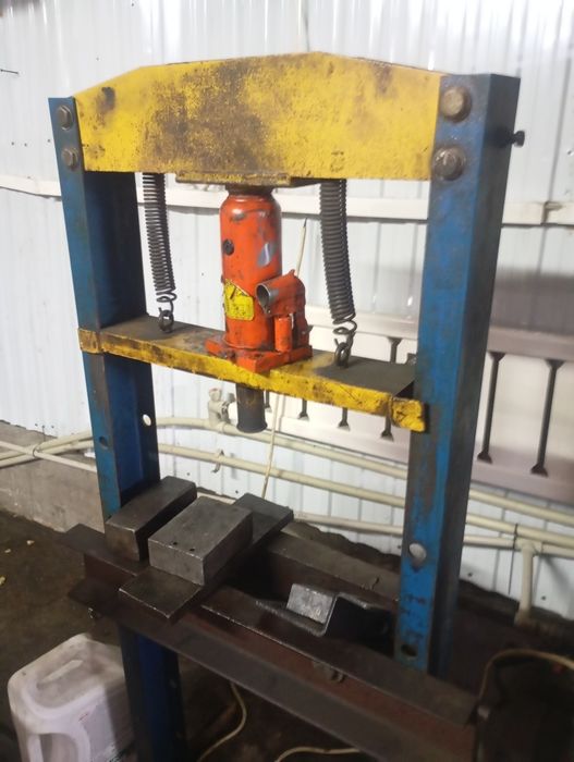 Продам гидро кран  и пресс  для сто