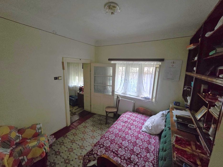 Casă ultracentral Medgidia, 151 mp construiți, teren 200 mp, garaj, curte si 2 magazii.