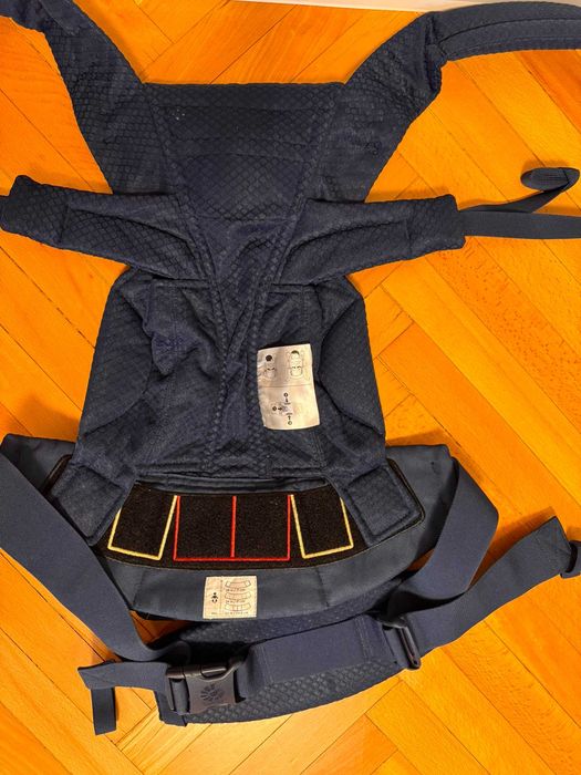 Ergobaby Omni Breeze Midnight Blue + подаръци (зимно покривало, подложка за смучене и протектори)