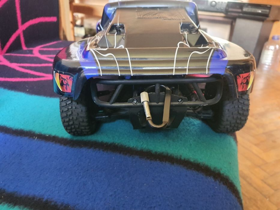 se vinde automodel  traxx flaș 4wd