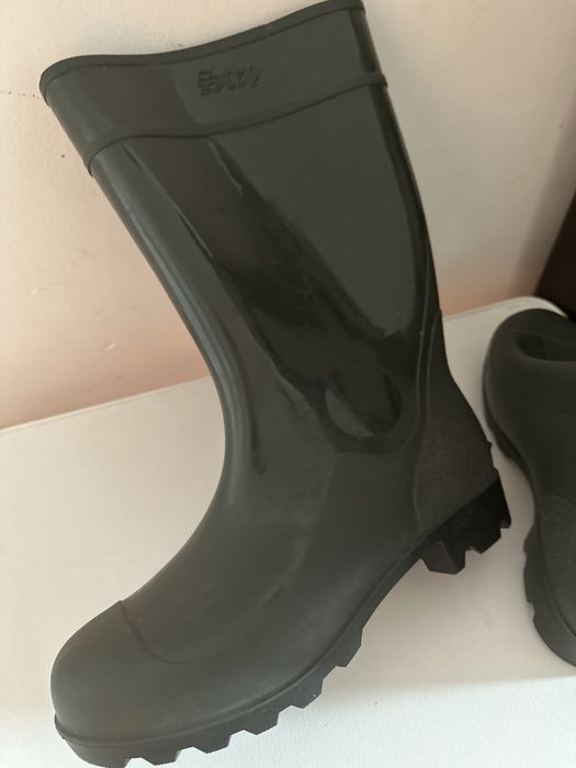 Резиновые сапоги
