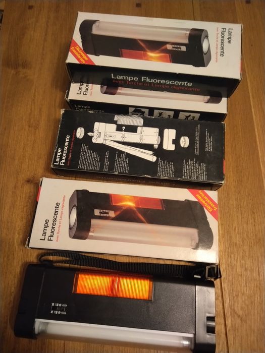 Продавам 3 в 1 - прожектор, луминесцентна лампа и сигнална червена