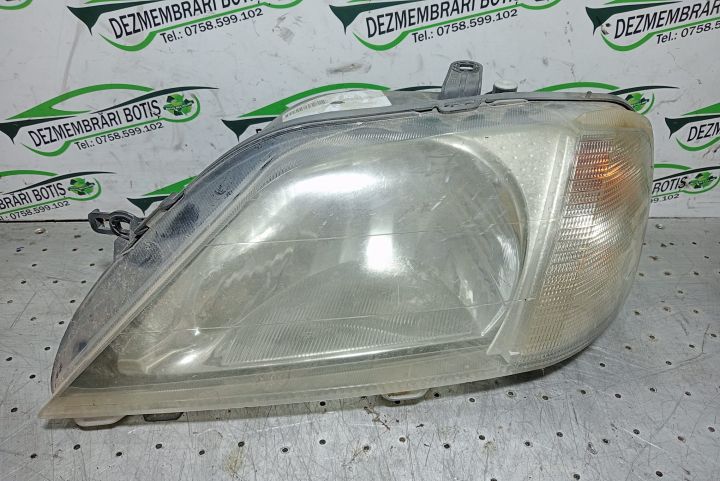 Far stanga Dacia Logan prima generatie