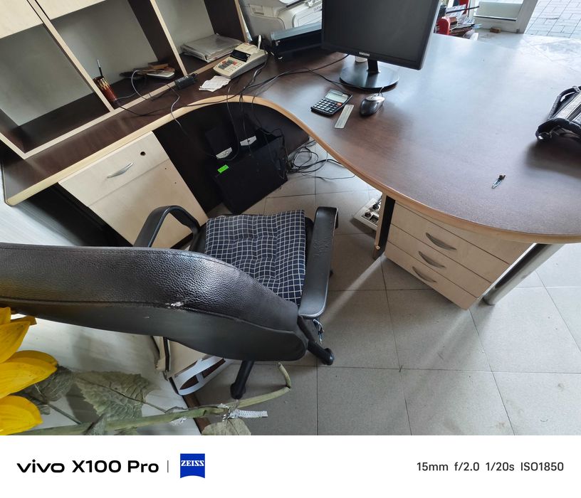 голямо бюро + шкафове