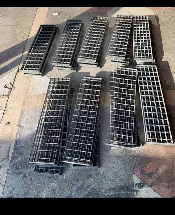 Trepte metalice zincate la diferite dimensiuni debitam la dimensiunea