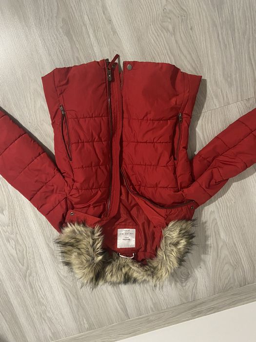 Червено зимно яке от Bershka