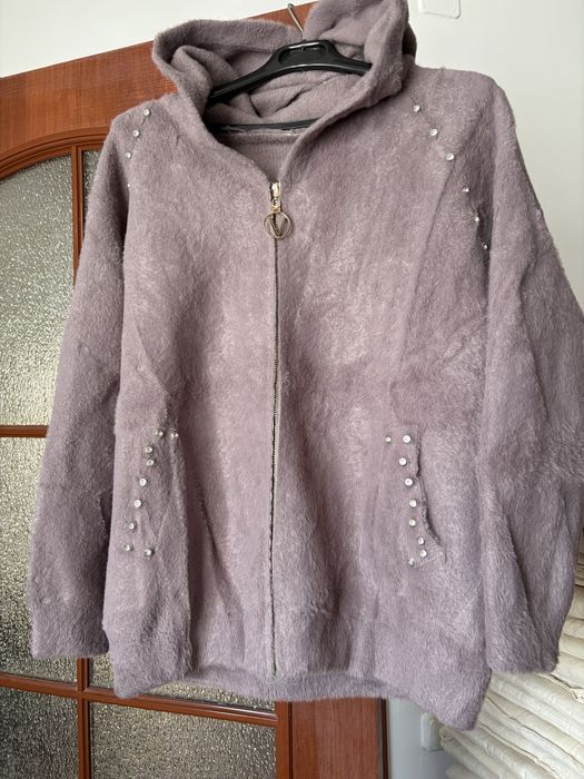 Продается бомбер, куртка.