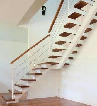 Scari interioare cu trepte de lemn