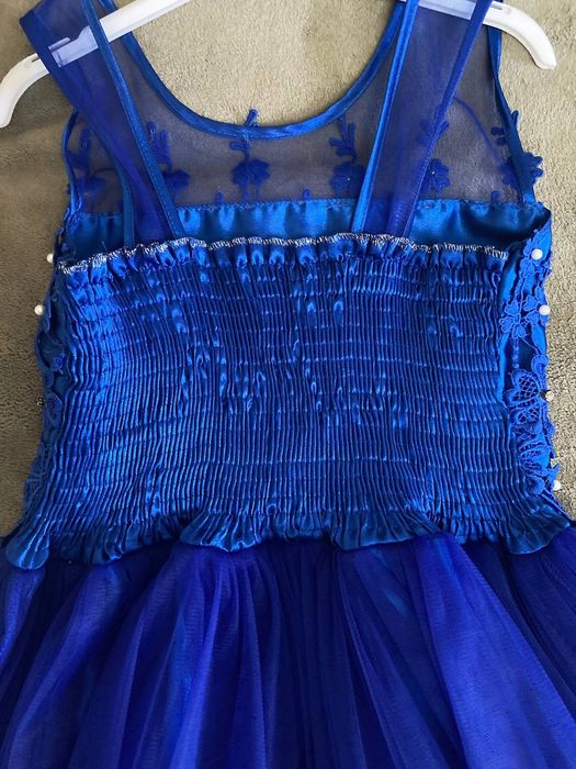 Платье нарядное 140