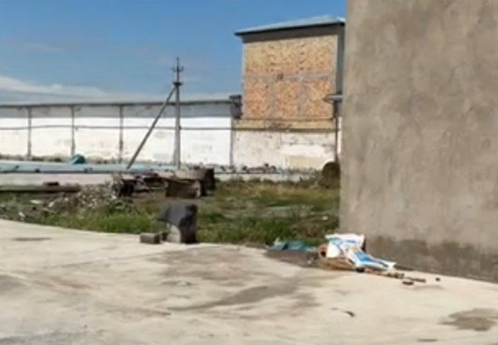 Продаётся 1 га производственная база.