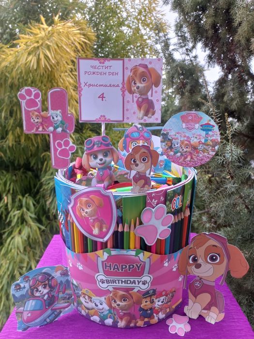 Торта от книжки и моливи, подходящи за празнуване на рожден ден