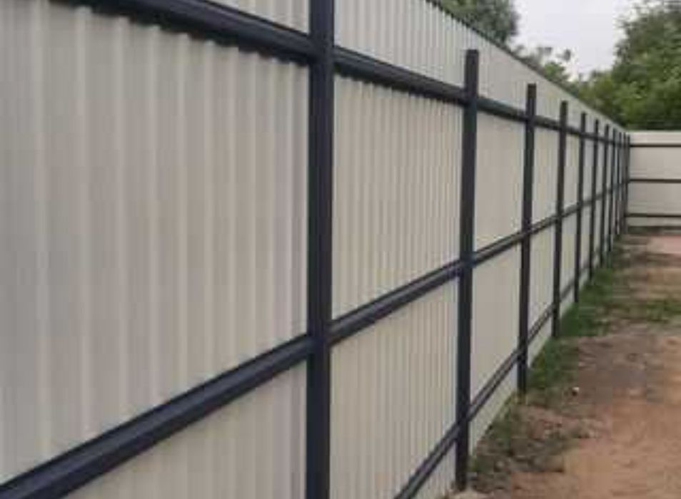 Meșter la garduri cu experiență în domeniul de peste 15 ani în constru