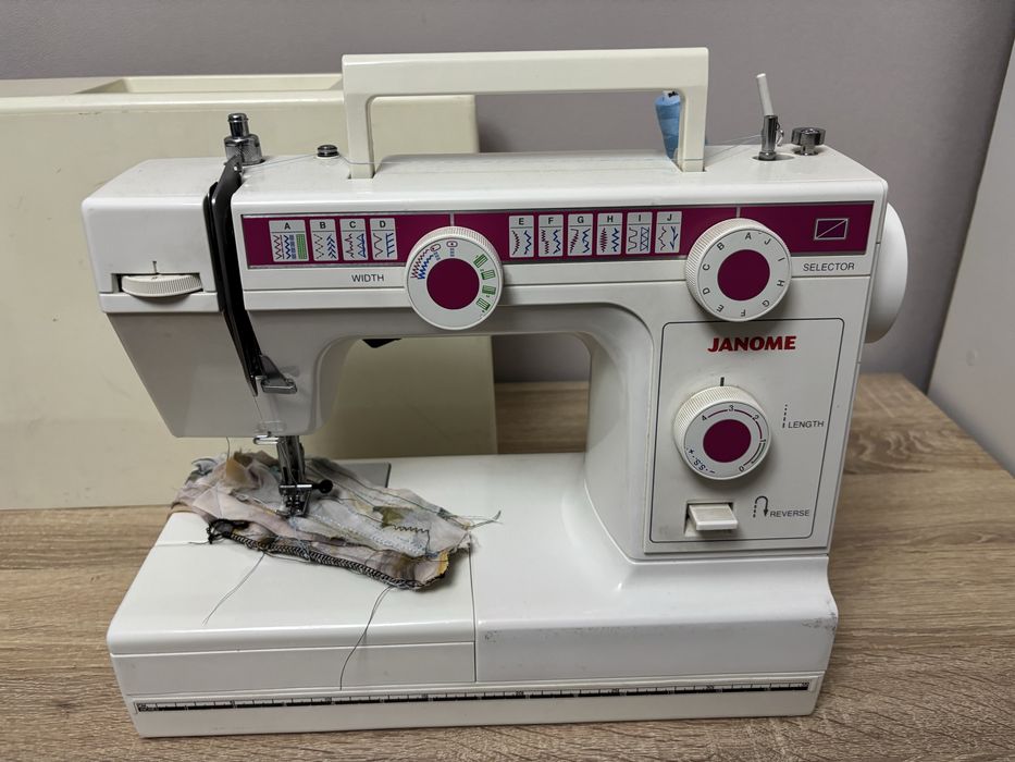 Швейная машина. Janome